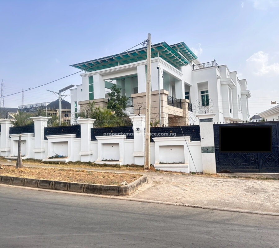 Luxurious 7 bedroom detached duplex with swimming pool