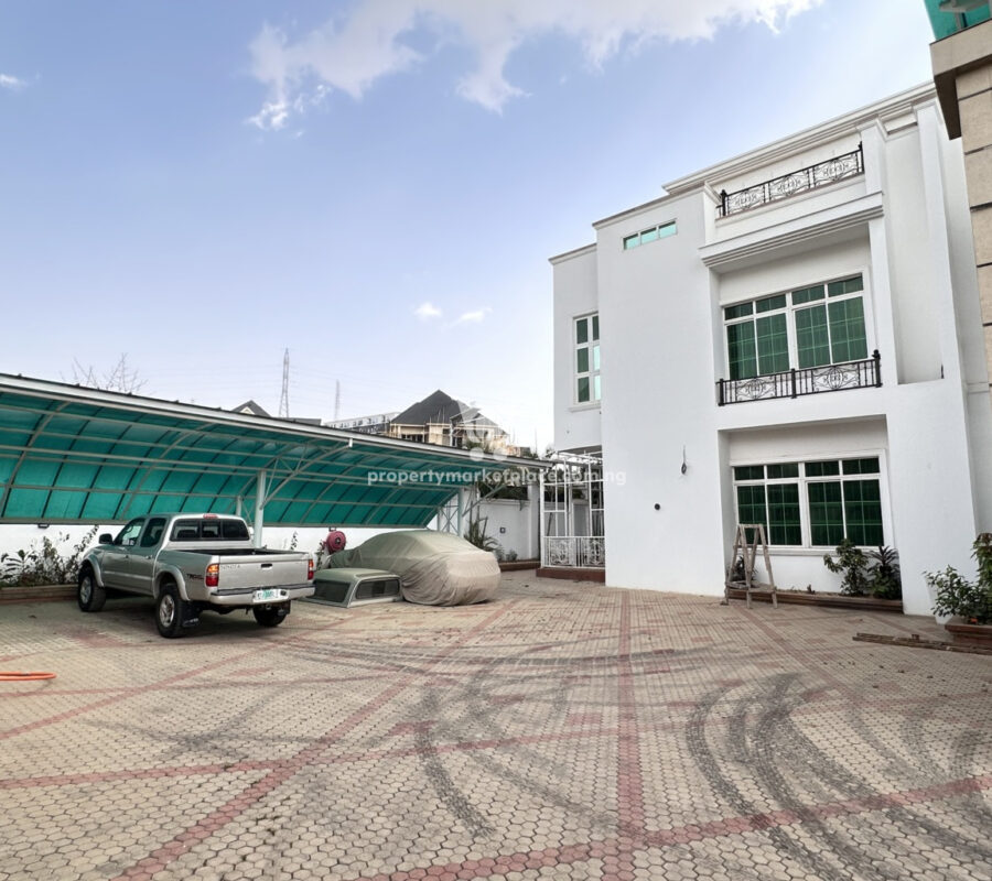 Luxurious 7 bedroom detached duplex with swimming pool
