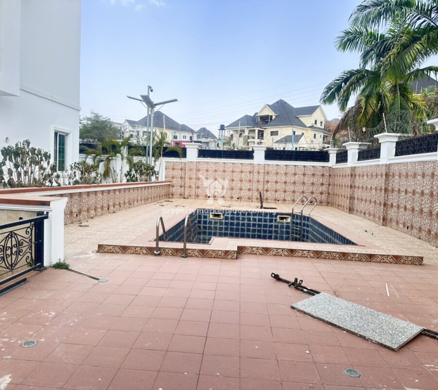 Luxurious 7 bedroom detached duplex with swimming pool