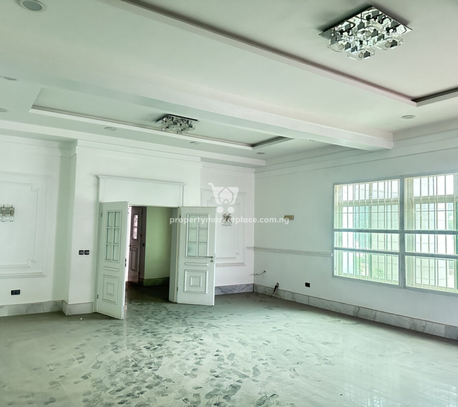 Luxurious 7 bedroom detached duplex with swimming pool