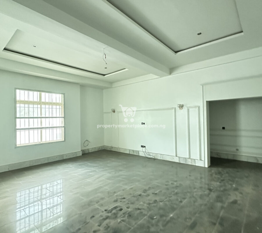 Luxurious 7 bedroom detached duplex with swimming pool