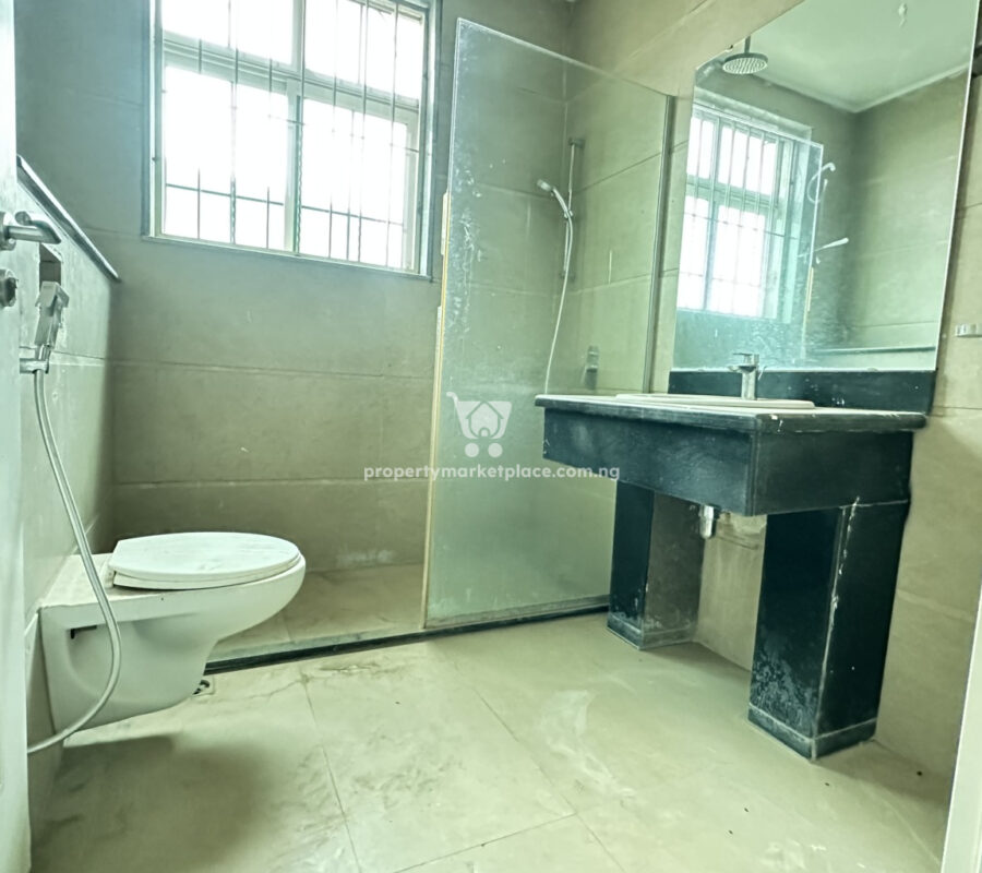 Luxurious 7 bedroom detached duplex with swimming pool