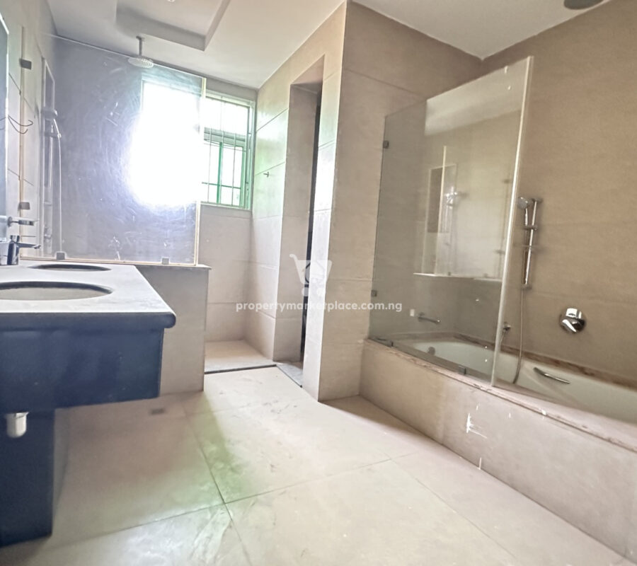 Luxurious 7 bedroom detached duplex with swimming pool