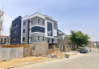 Massive 3 bedroom flat with a room Bq