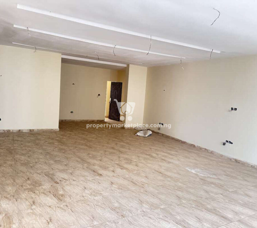 Massive 3 bedroom flat with a room Bq