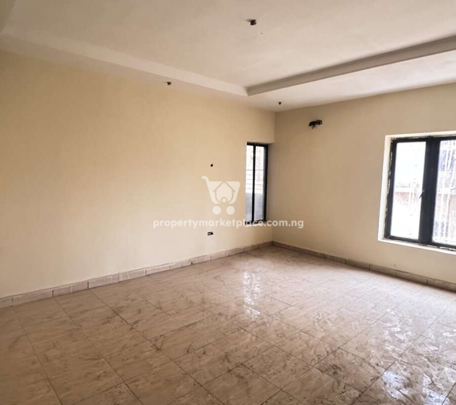 Massive 3 bedroom flat with a room Bq