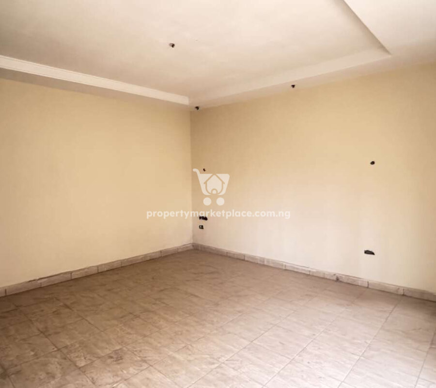 Massive 3 bedroom flat with a room Bq