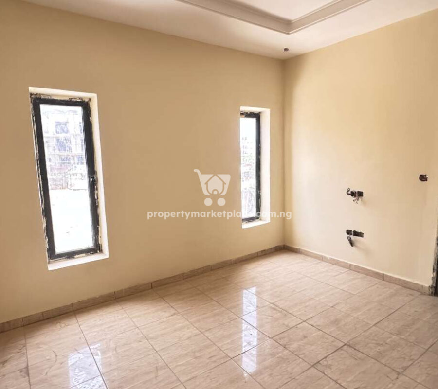 Massive 3 bedroom flat with a room Bq
