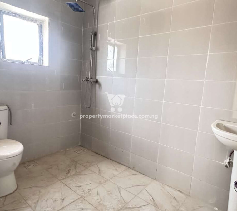 Massive 3 bedroom flat with a room Bq