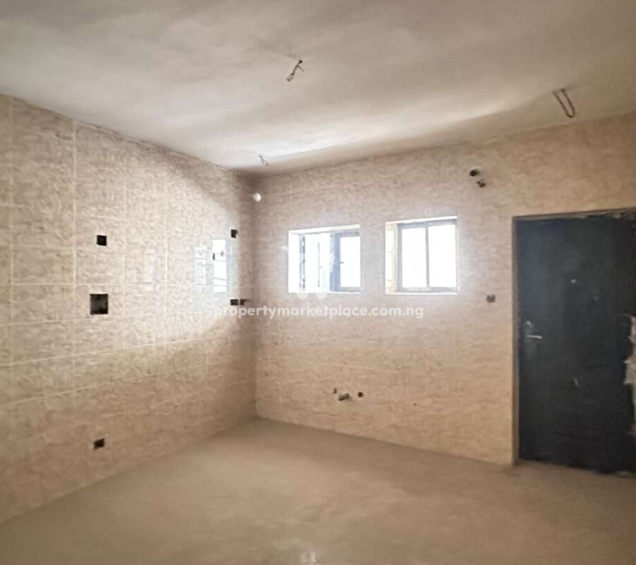 Massive 3 bedroom flat with a room Bq