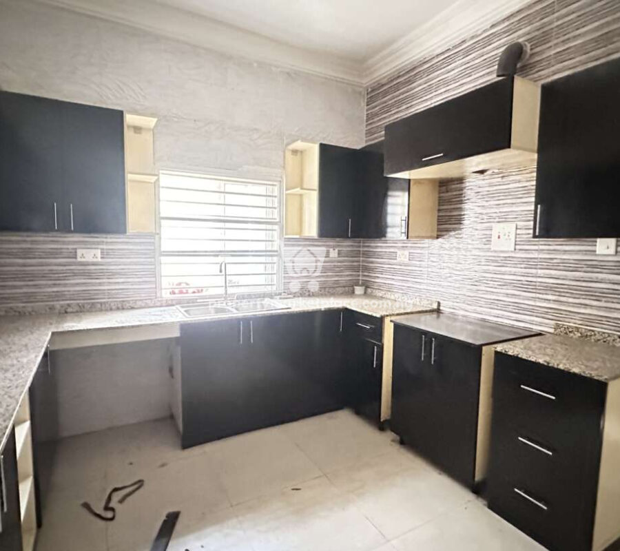 Luxurious 3 bedroom flat with Bq