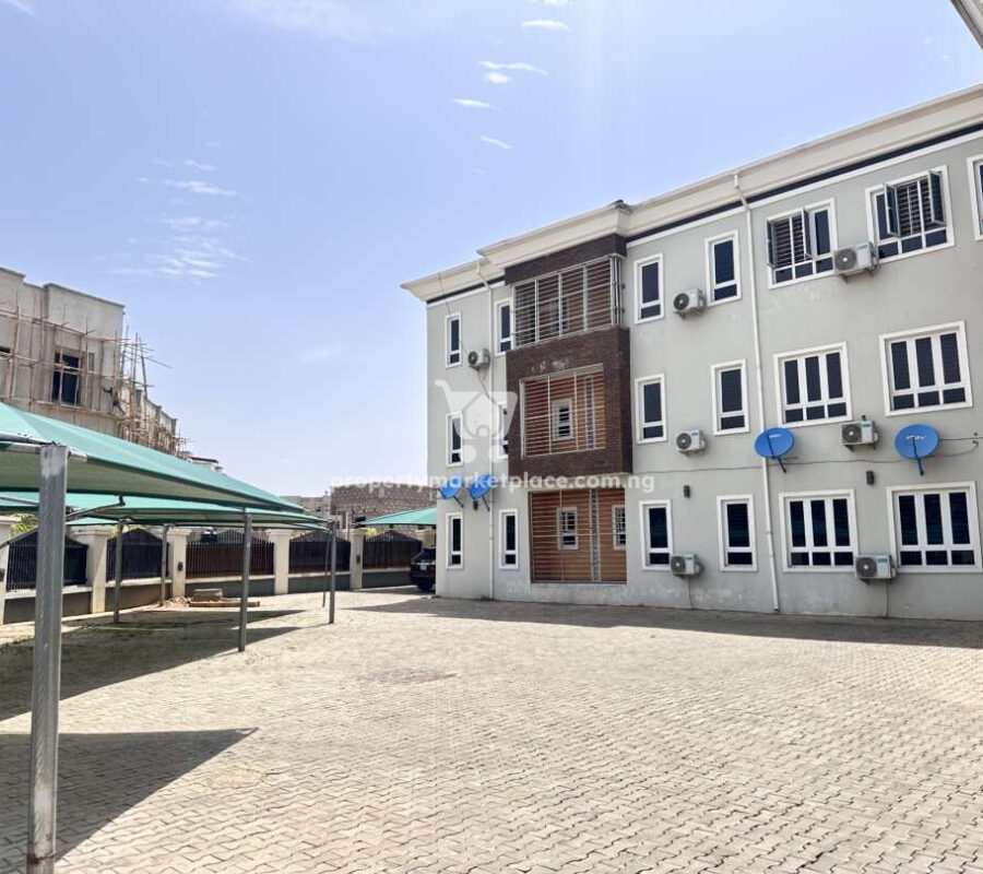 Luxurious 3 bedroom flat with a room Bq