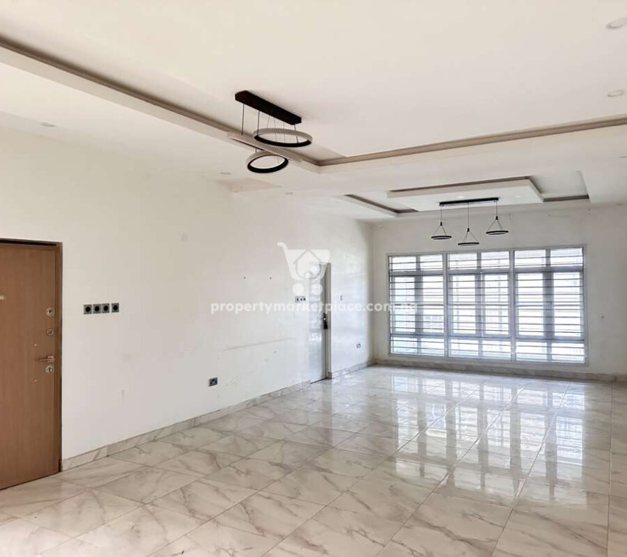 Luxurious 3 bedroom flat with a room Bq