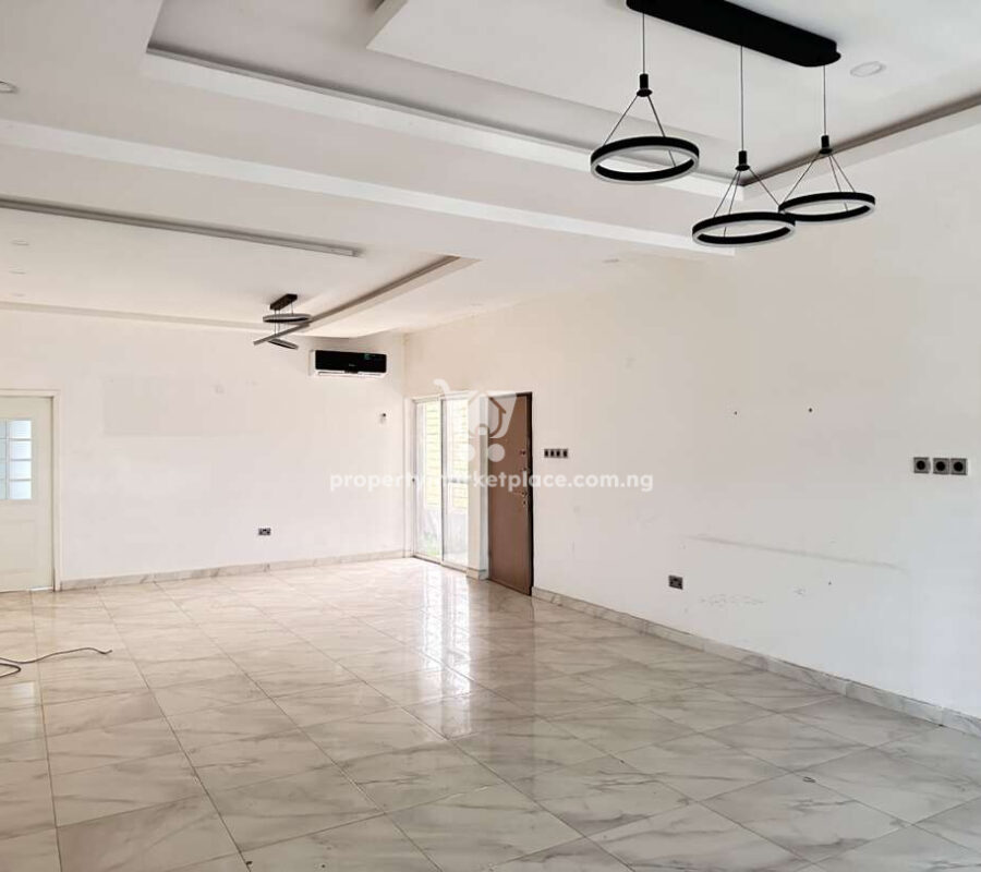 Luxurious 3 bedroom flat with a room Bq