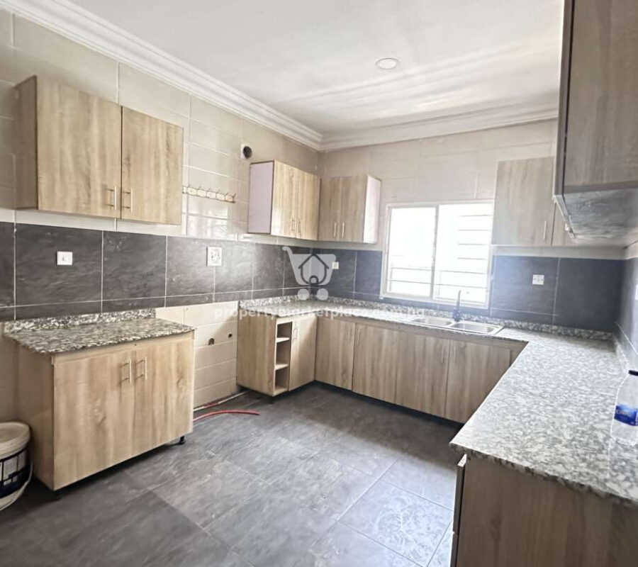 Luxurious 3 bedroom flat with a room Bq