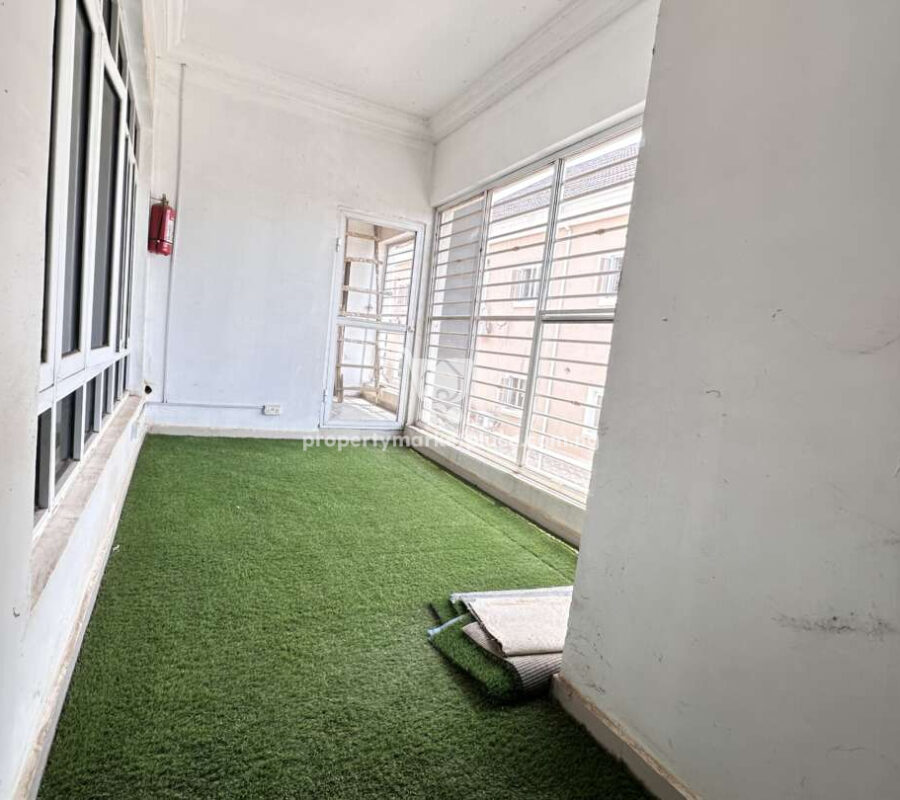 Luxurious 3 bedroom flat with a room Bq