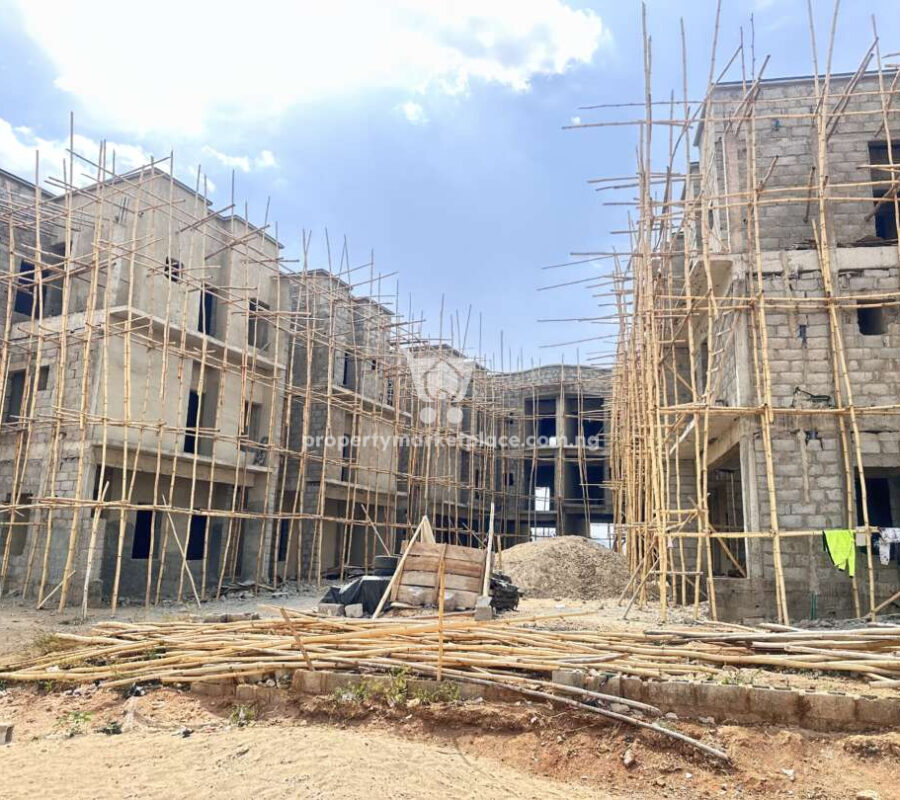 Luxurious 4 bedroom terrace duplex with a room Bq