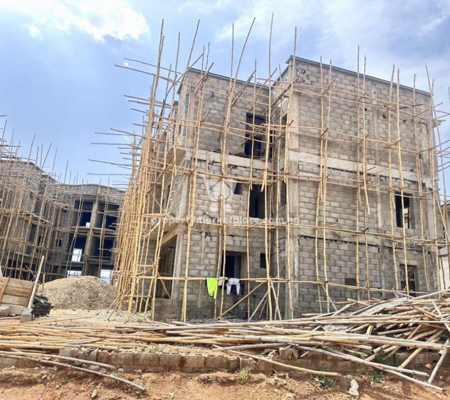 Luxurious 4 bedroom terrace duplex with a room Bq