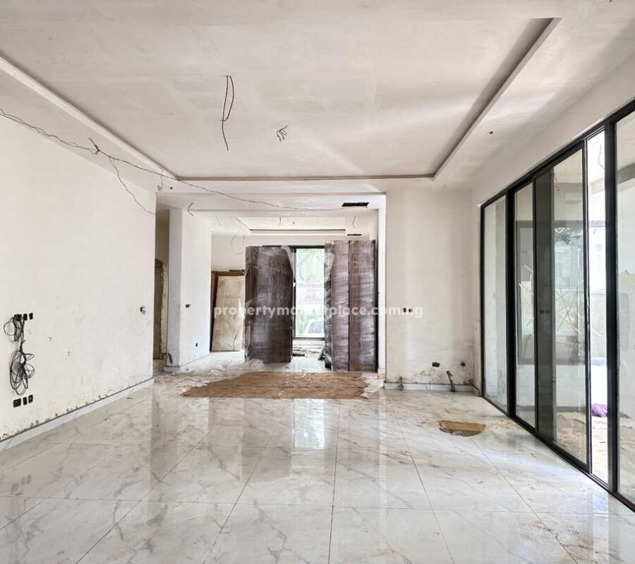 7 bedroom detached duplex with 2 rooms Bq