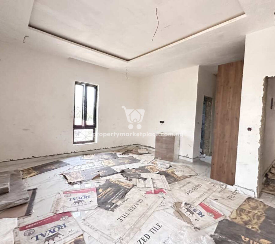 7 bedroom detached duplex with 2 rooms Bq