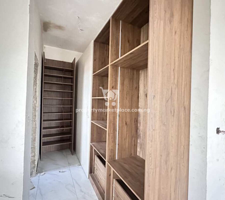 7 bedroom detached duplex with 2 rooms Bq