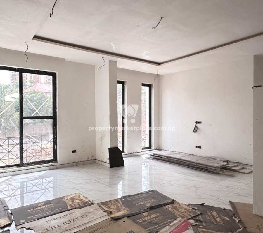 7 bedroom detached duplex with 2 rooms Bq