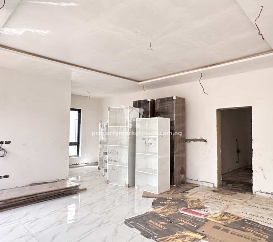 7 bedroom detached duplex with 2 rooms Bq