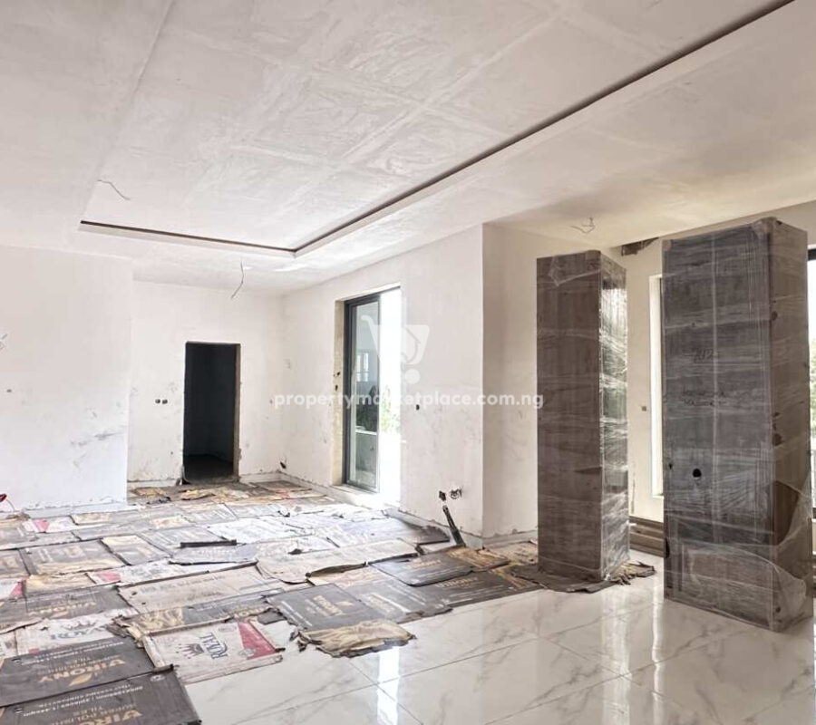 7 bedroom detached duplex with 2 rooms Bq