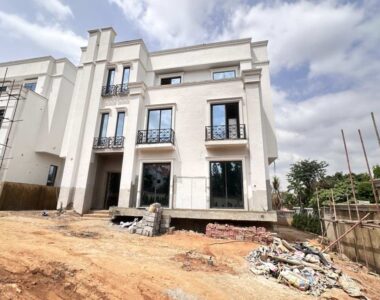 7 bedroom detached duplex with 2 rooms Bq