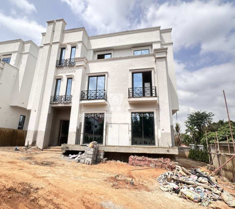 7 bedroom detached duplex with 2 rooms Bq