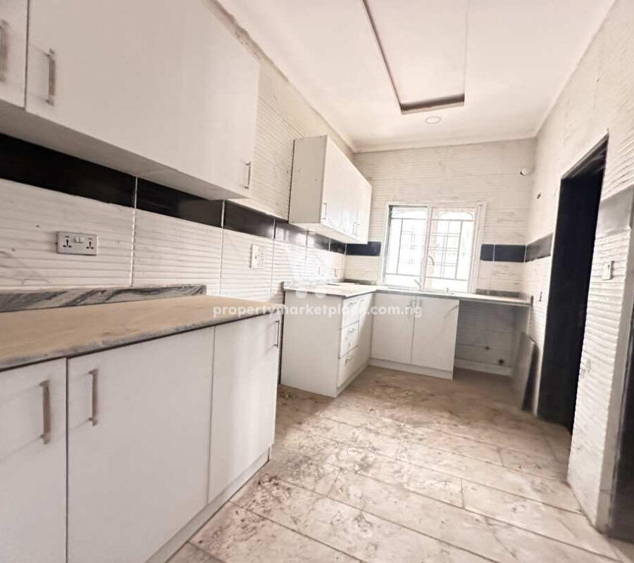 4 bedroom terrace duplex with Bq
