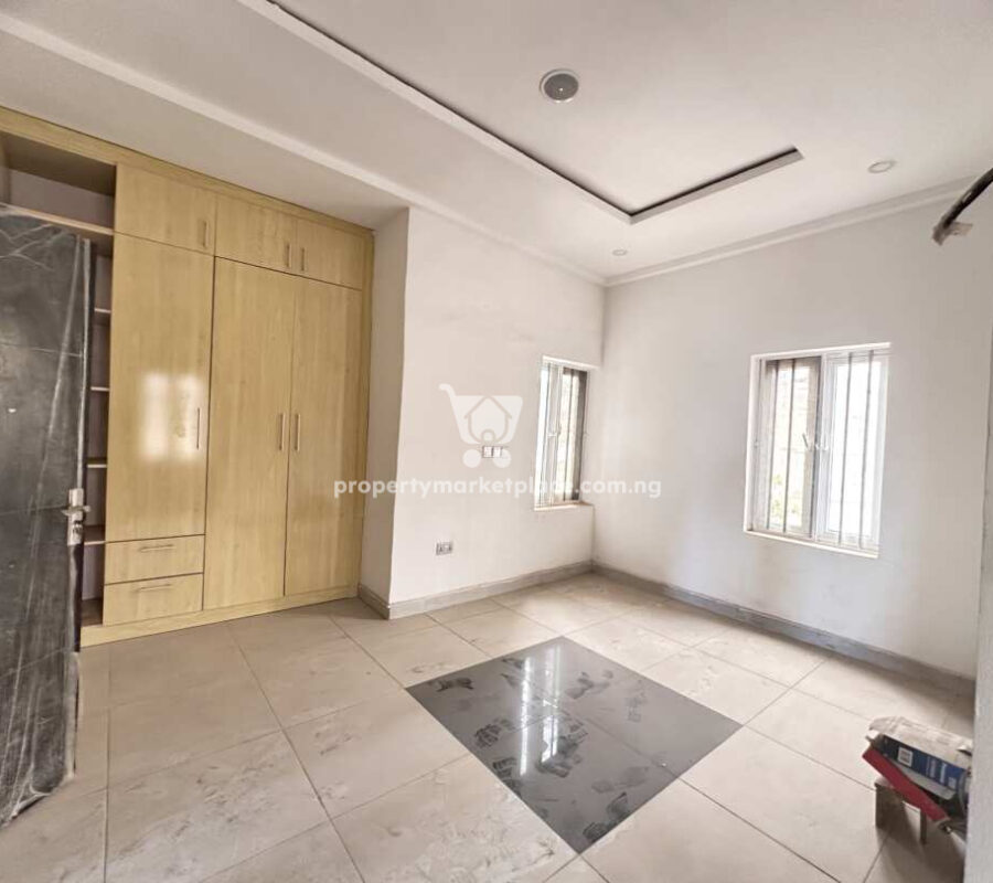 4 bedroom terrace duplex with Bq