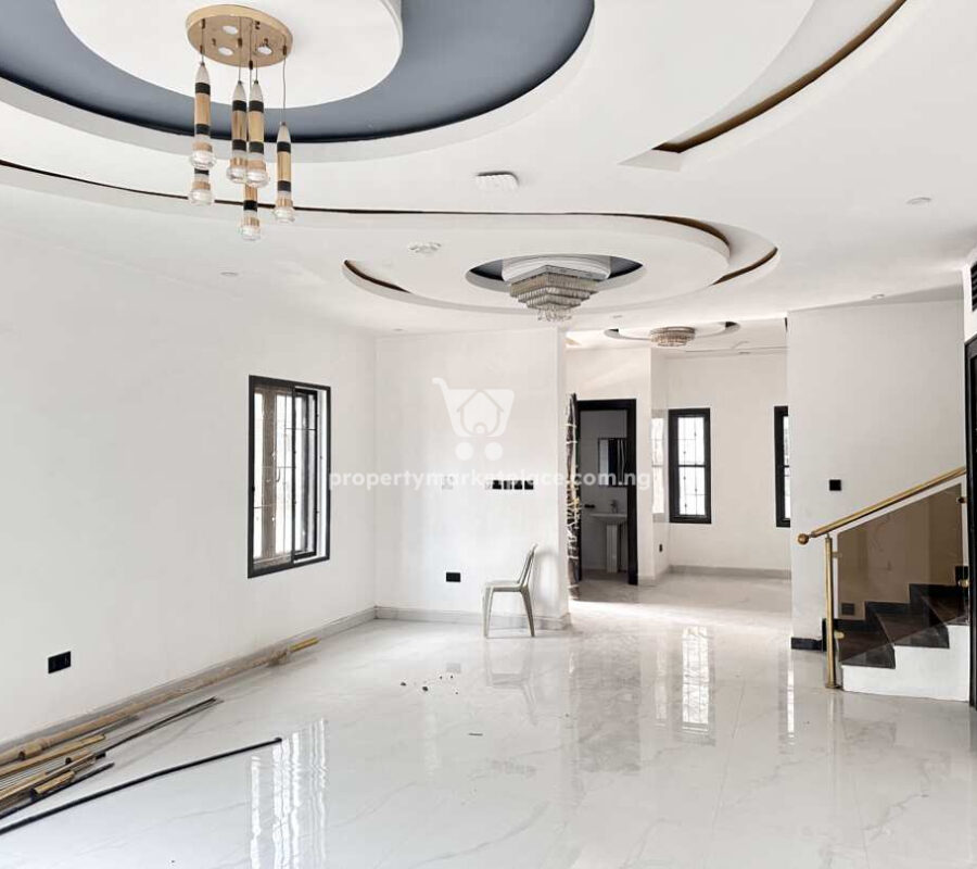 Luxurious & solidly built 5 bedroom detached duplex with Bq