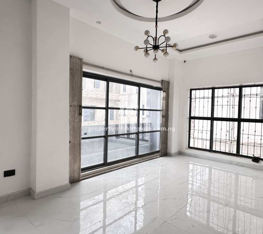 Luxurious & solidly built 5 bedroom detached duplex with Bq