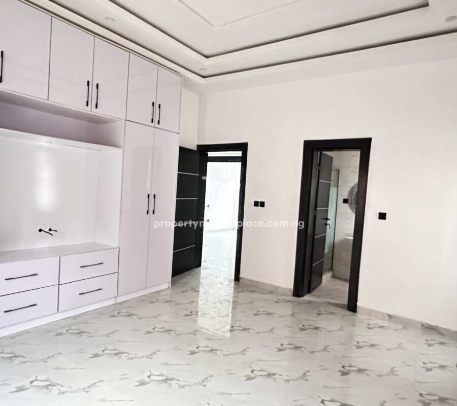 Luxurious & solidly built 5 bedroom detached duplex with Bq