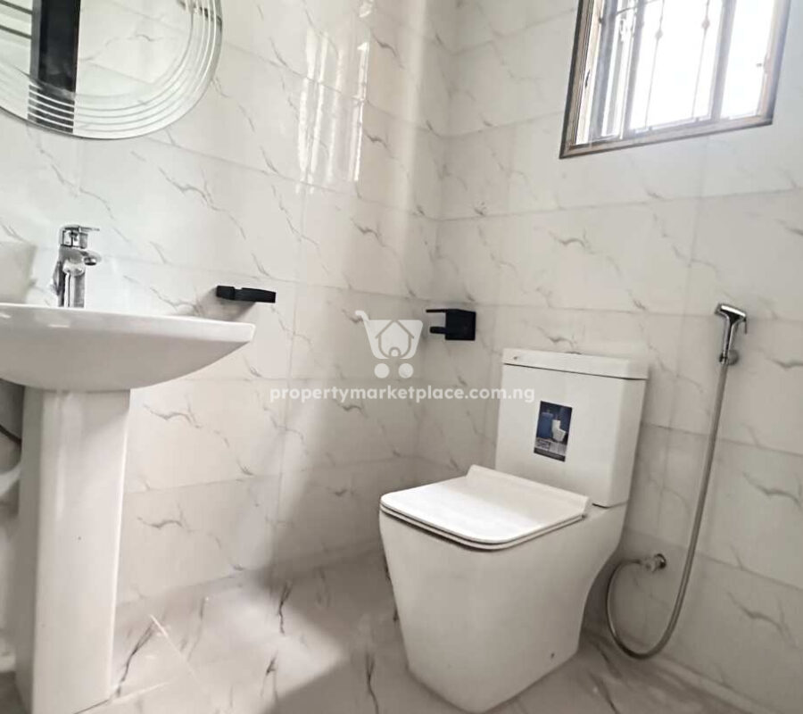 Luxurious & solidly built 5 bedroom detached duplex with Bq