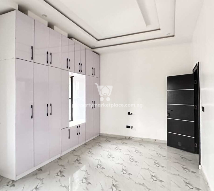 Luxurious & solidly built 5 bedroom detached duplex with Bq