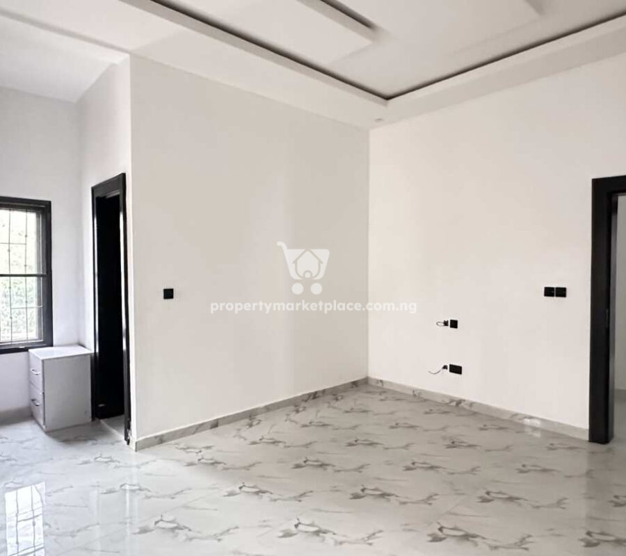 Luxurious & solidly built 5 bedroom detached duplex with Bq