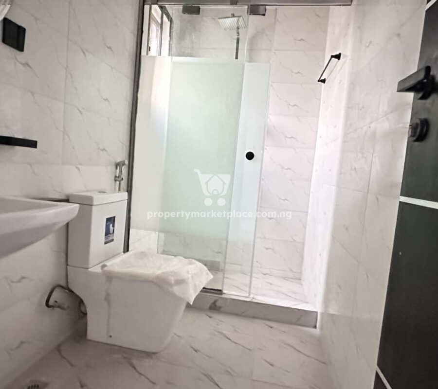 Luxurious & solidly built 5 bedroom detached duplex with Bq