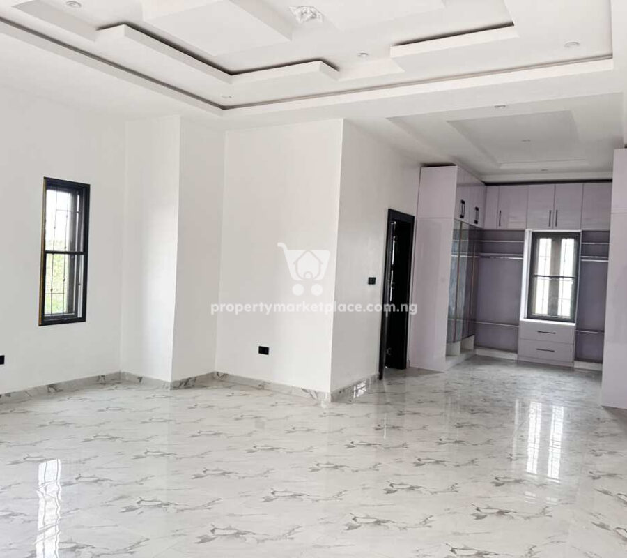 Luxurious & solidly built 5 bedroom detached duplex with Bq