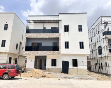 Luxurious & solidly built 5 bedroom detached duplex with Bq