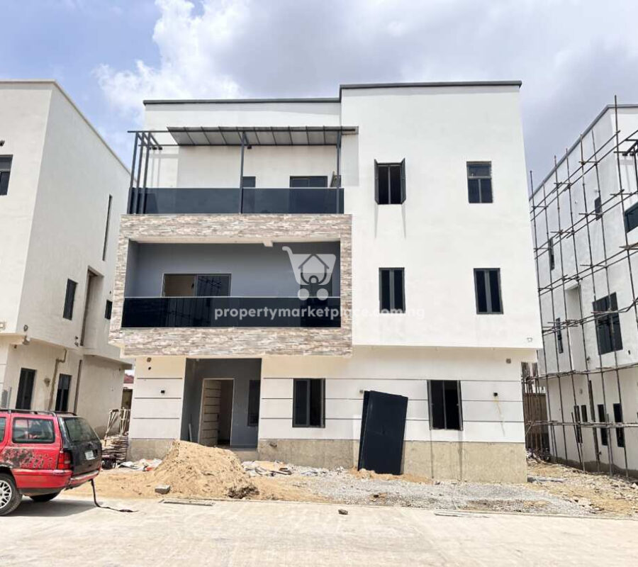Luxurious & solidly built 5 bedroom detached duplex with Bq
