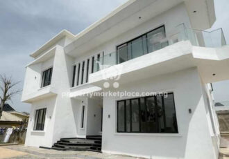 5 bedroom detached duplex with a room Bq