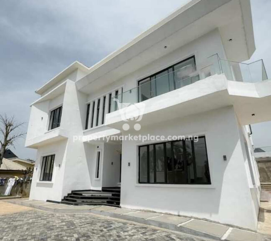 5 bedroom detached duplex with a room Bq