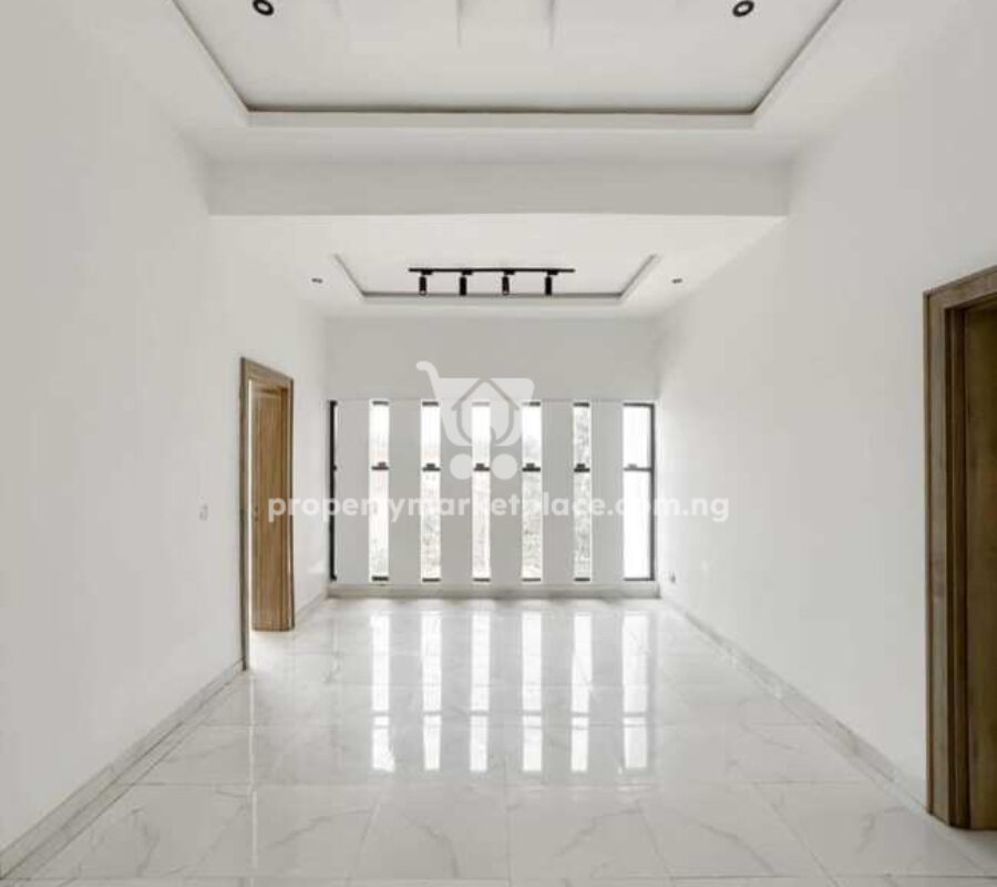5 bedroom detached duplex with a room Bq