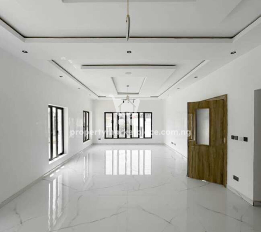 5 bedroom detached duplex with a room Bq