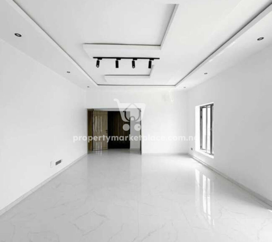 5 bedroom detached duplex with a room Bq