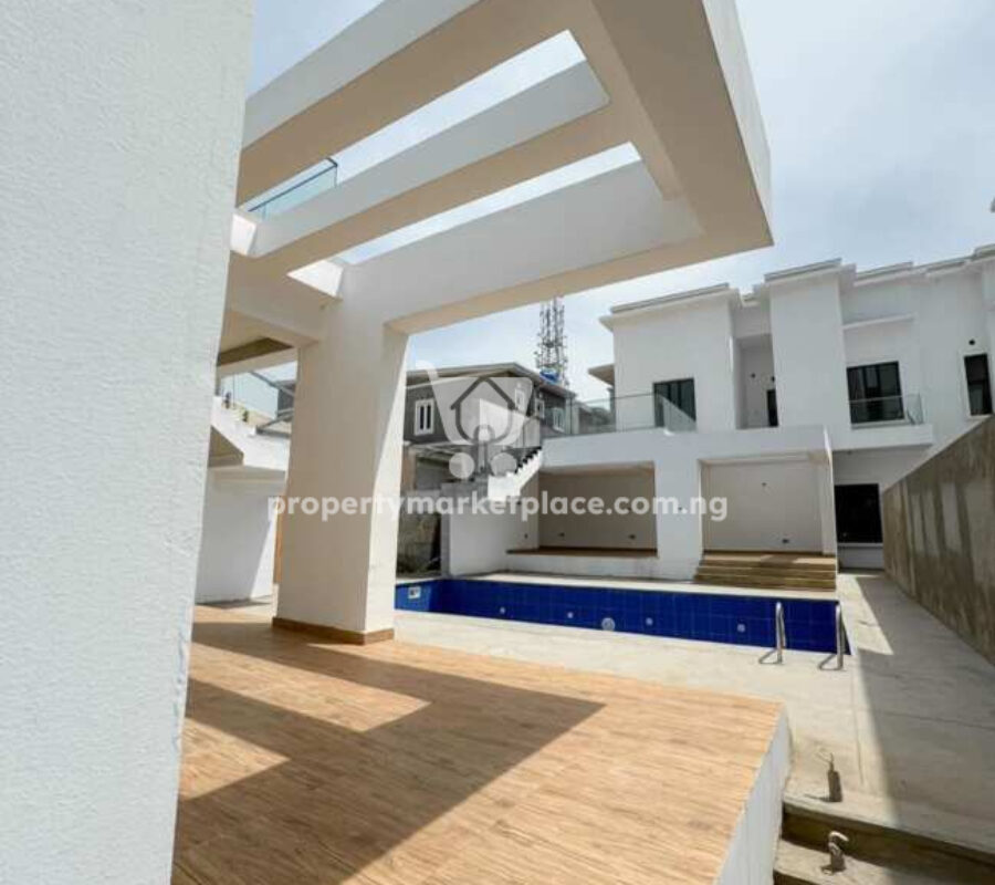 5 bedroom detached duplex with a room Bq