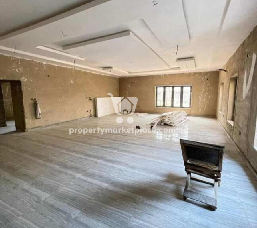 7 bedroom detached duplex with a room Bq