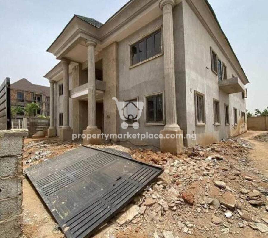 7 bedroom detached duplex with a room Bq